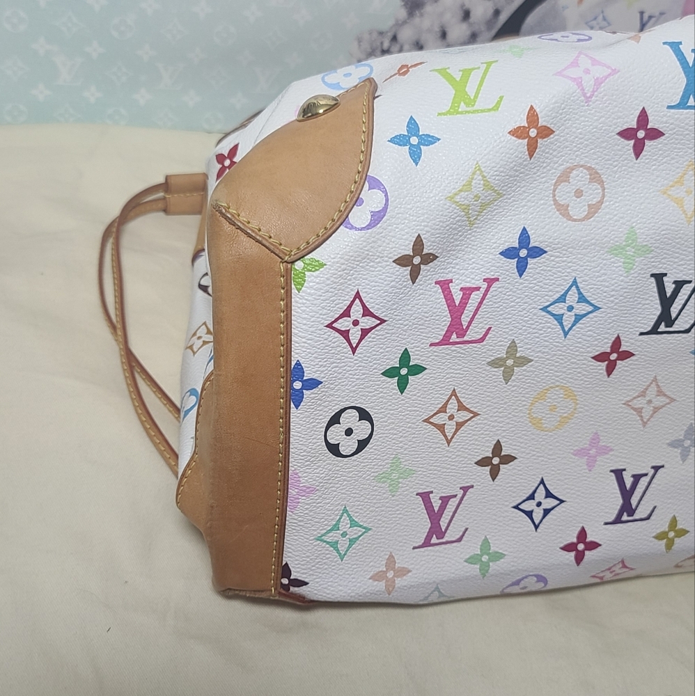 Louis Vuitton Ursula GM - Picture 12 of 15